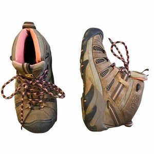 Keen Women's Voyageur Mid Hikers Pink Laces
